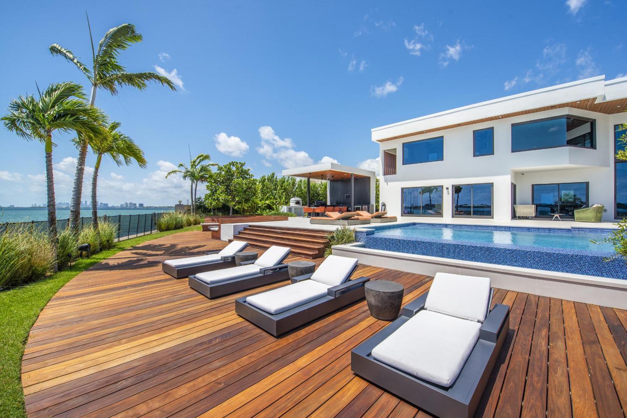 Indulge In Luxury Your Tranquil Resort Mansion Awaits In Vibrant Miami North Miami Eksteriør billede